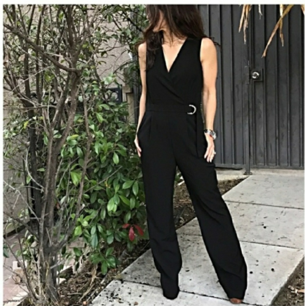 NWT CHIC SLEVELESS BLACK JUMPSUIT